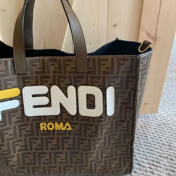 FENDI TOTE BAG Used - Picture 10 of 15